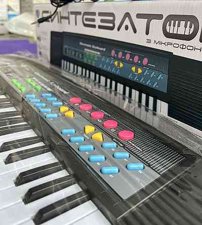 Синтезатор (новый) с микрофоном. Харьков