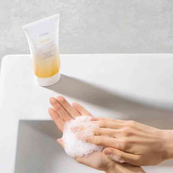 Гель-эксфолиант для сияния с каолином и бакучиолом Baku-Kaol Brightening Scrub Cleanser APOTHE 100 мл Киев