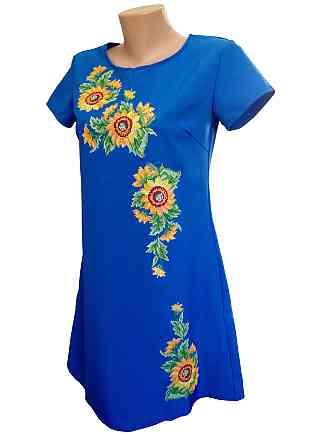 Ярко синее вышитое женское платье с цветочным орнаментом и свободным кроем «Подсолнух» Киев