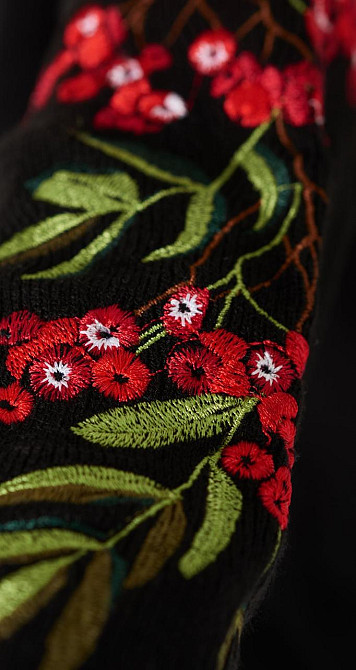 Свитер с красивой вышивкой (50-52) Киев - изображение 4