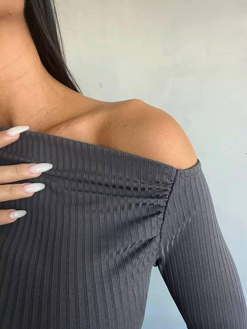 Жіночий базовий асиметричний лонгслів із відкритим плечем рубчик 46/48 Одеса - фото 8