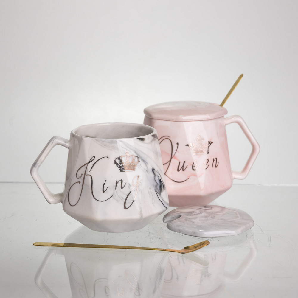 Набір парних порцелянових чашок Queen&King 2 (шт) по 400 (мл) чашки на подарунок із кришкою і ложкою Рожевий з блакитним FM-31 Коломыя - изображение 5