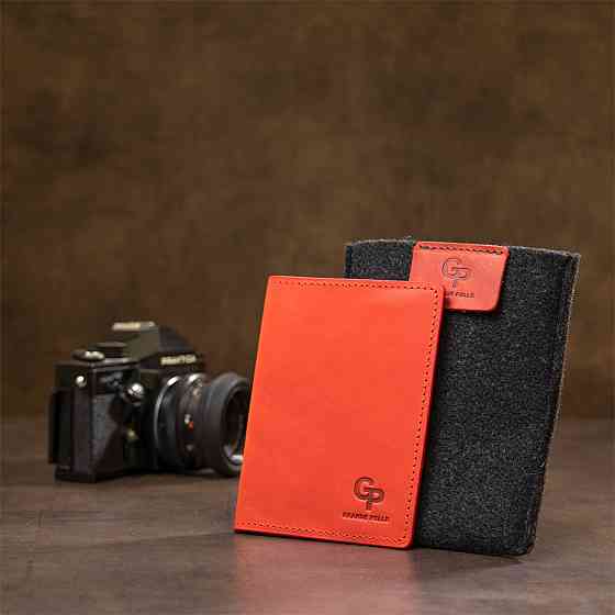 Яскрава шкіряна обкладинка на паспорт Червоний (GRANDE PELLE) Київ