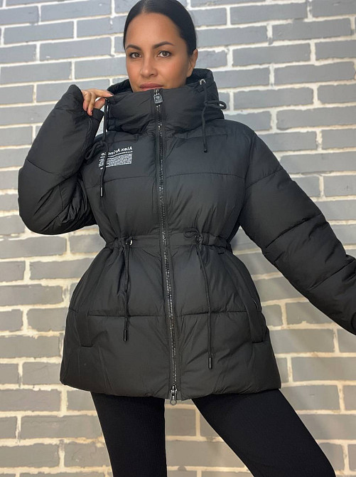 Куртка женская Lady Yep 9020 удлиненная затяжка шнурок на талии надпись на груди черная, черный, 42 Одесса - изображение 7
