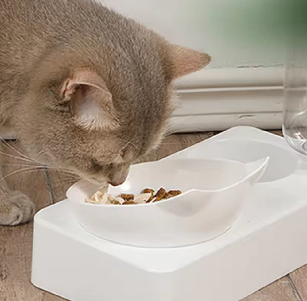 Миска с автоматической подачей воды для кошек и собак 24 на 13 см белый Киев - изображение 3