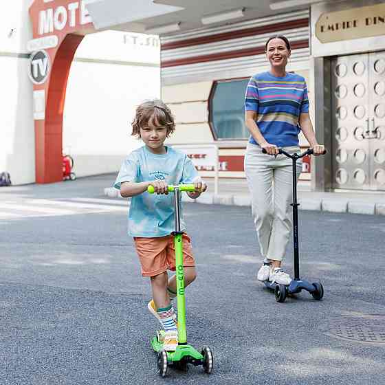 Самокат Micro серії Maxi Deluxe Neon LED – Зелений папуга Дніпро