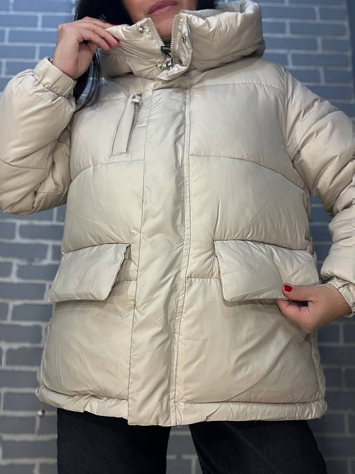 Куртка жіноча Lady Yep 9013 пуффер подовжена накладені кишені з капюшоном бежева, бежевий, 46 Київ - фото 12