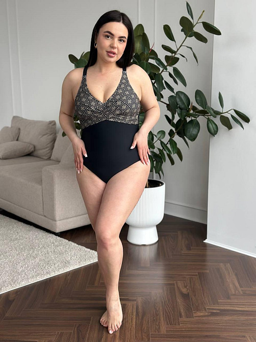 Женский купальник слитный большого размера с принтом plus size с поролоновыми чашками на бретельках бифлекс черный 4XL Одесса - изображение 10