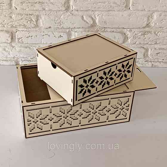 Подарункова коробка  кремового кольору з орнаментом 21/16/8 см Ірпінь