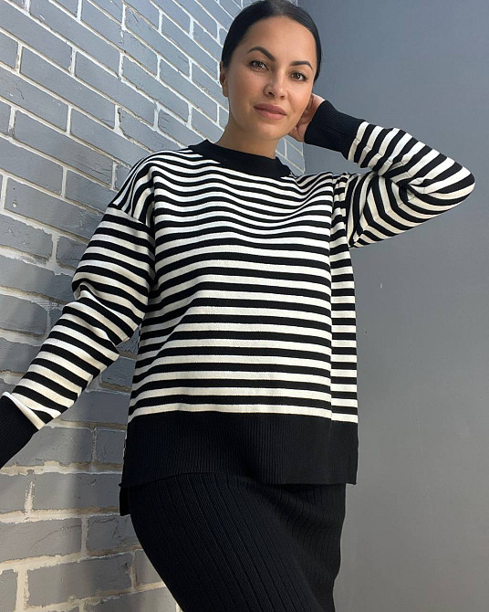 Светр жіночий Accorddream 9880 смуга оверсайз розрізи по боках, чорний, 44-48 Київ - фото 1