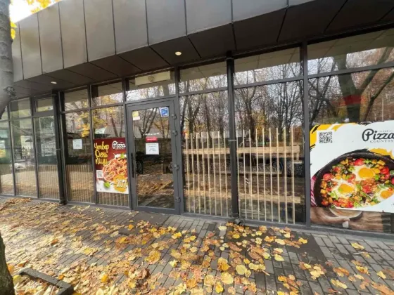 Арендуйте магазин/кафе на бульваре Глори. Красная линия, отдельный вход. Максимальный трафик. Хорошая реконструкция Днепр