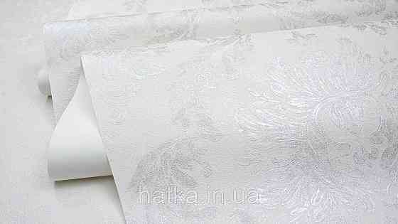 Шпалери метрові вінілові на флізеліні Sintra Classic класика вензель великі структурні сріблясті на білому 406601 Київ