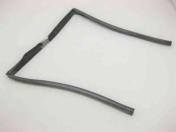 Mercedes-Benz  A1647350825 Ущільнювач опускного скла задніх правих дверей ML W164 Одеса