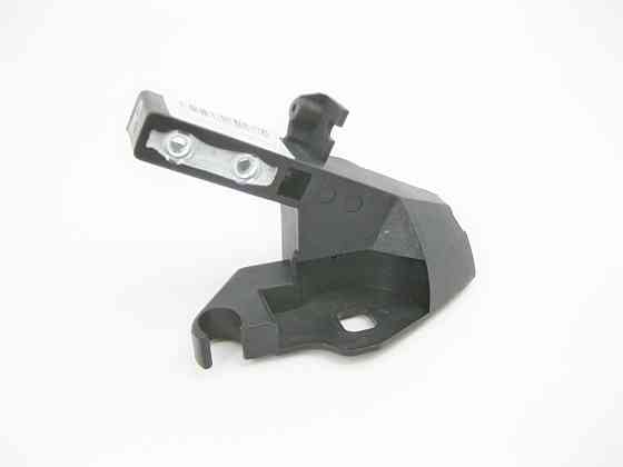 Mercedes-Benz  A2056203501 Новий пластиковий кронштейн правої фари на підсилювачі переднього бампера C-Class W205 Одесса