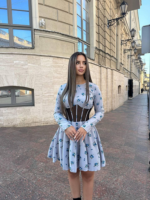 Женское мини платье в цветочном принте с имитацией корсета софт Серый Одесса - изображение 1