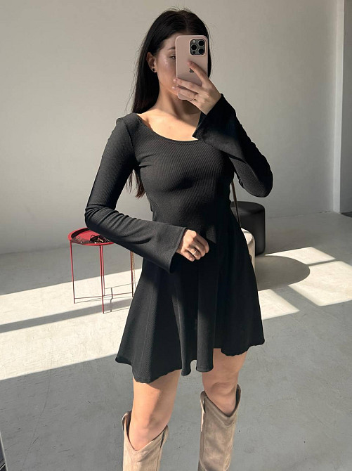 Женское стильное романтичное платье свободного кроя из трикотажа в рубчик Черный, 46/48 Одесса - изображение 2