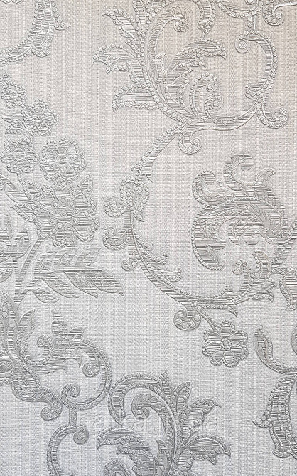 Шпалери вінілові на флізеліні AdaWall Seyyah 1.06х10 вензелю завитки великі структурні срібло на сіро-біле Київ - фото 1