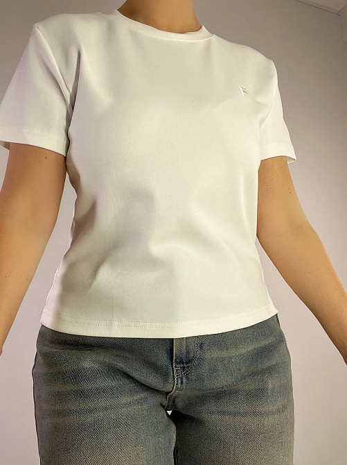 Футболка жіноча A-N 25197 вишивка літера F однотонна базова середня довжина one size, білий, one size Київ - фото 16