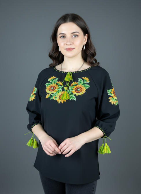 Вышитая женская натуральная рубашка в черном цвете с желтыми подсолнухами. Киев - изображение 1