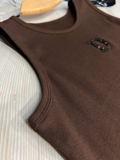 Майка жіноча A-N 27035 у рубчик з вишивкою літери D пайєтками, коричневий, one size Київ - фото 14