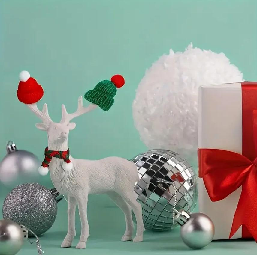 Набір із 12 мініатюрних в'язаних шапок та шарфів на Різдво - червоні та зелені, для рукоділля, прикр Київ - фото 4