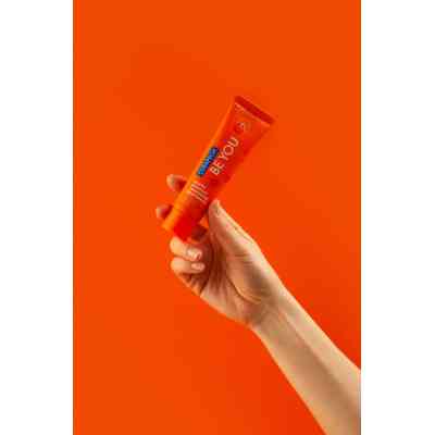 Зубна паста Curaprox Be You Вибілювальна Зі смаком персика й абрикоса з ментоловими кульками 60 мл (7612412429503) Вінниця