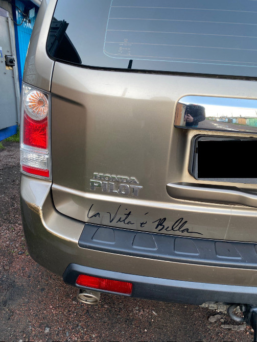 Наклейка на авто Чорна, Біла перекладається Життя п Київ - фото 6