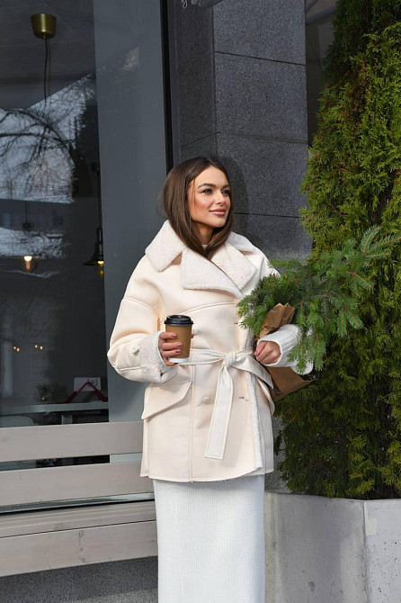 Женская стильная двубортная дубленка под пояс Одесса - изображение 2