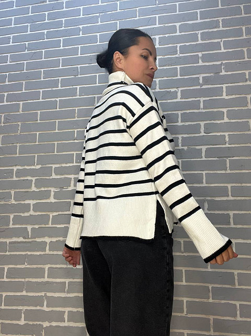 Светр жіночий A-N 263 оверсайз високе горло смуга розрізи вільний, білий, one size Київ - фото 8