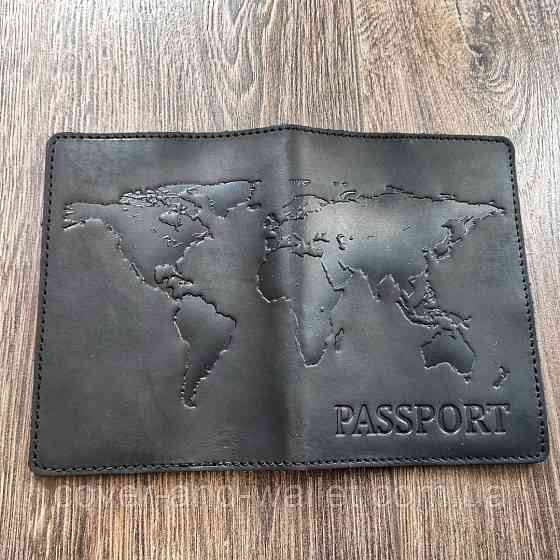 Кожаная обложка на паспорт с тиснением карта мира ST Leather (черная) Киев