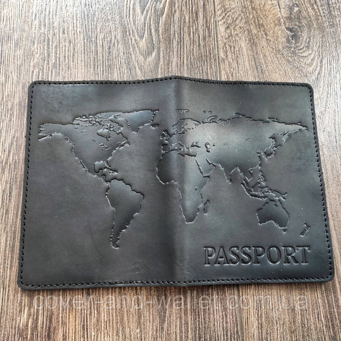 Кожаная обложка на паспорт с тиснением карта мира ST Leather (черная) Киев - изображение 5
