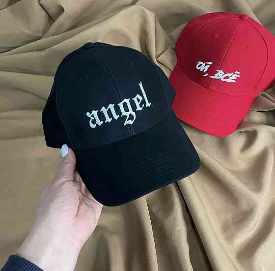 Кепки/бейсболки з регулятором розміру й індивідуальним написом. Чернівці