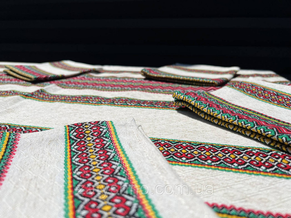 Красивая вышитая скатерть с салфетками Киев - изображение 2