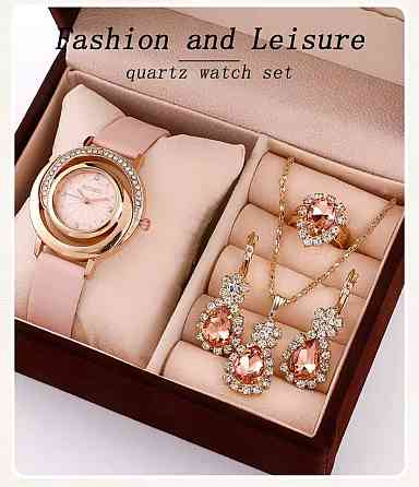 Подарочный набор для женщин наручные часы кольцо ожерелье и серьги в подарочной коробки золотой Киев