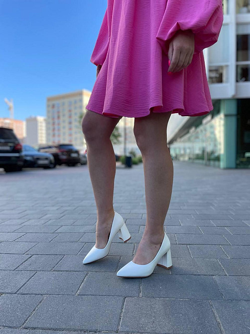 Meideli Модні жіночі туфлі з гострим носком на грубих підборах 8 см. з еко-шкіри білі весна-осі Коломия - фото 2