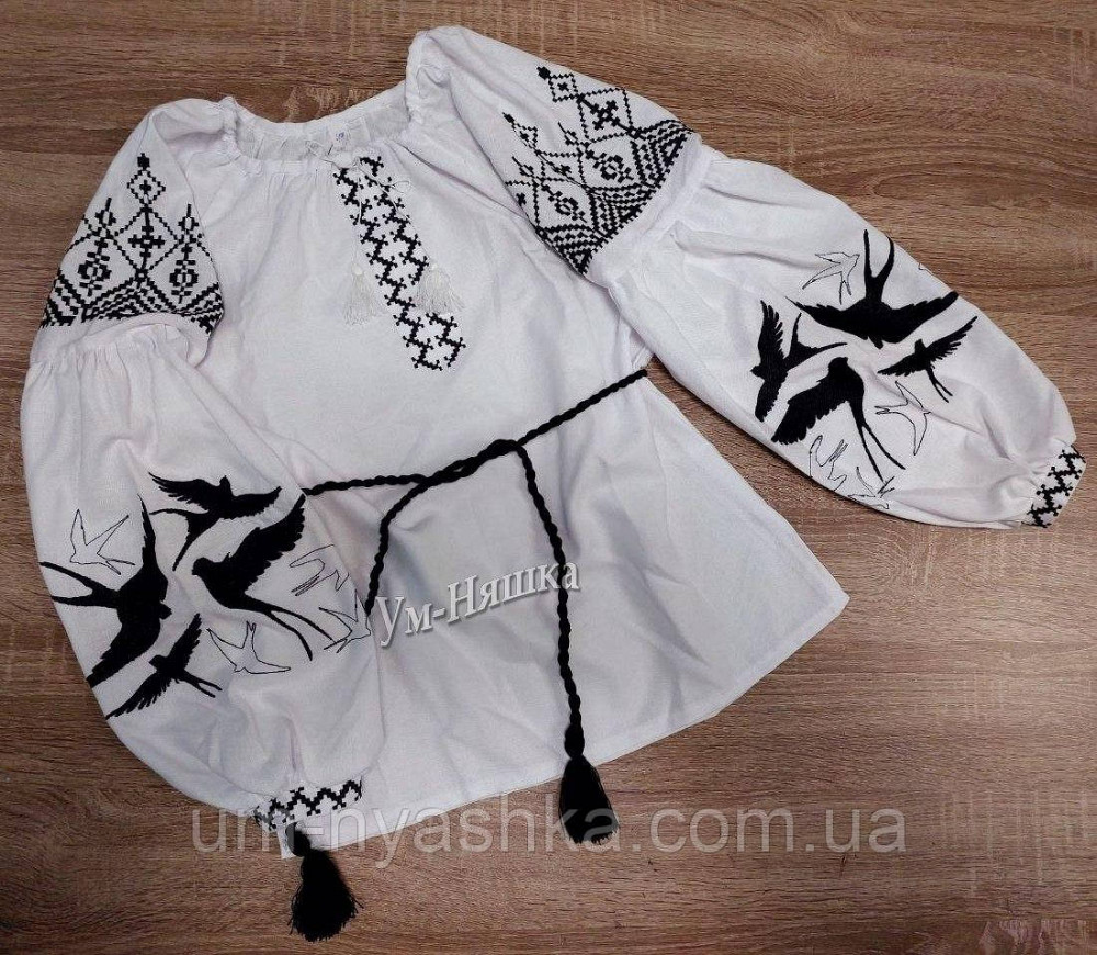 Жіноча вишиванка з чорною вишивкою на домотканному полотні Ластівки Кривий Ріг - фото 7