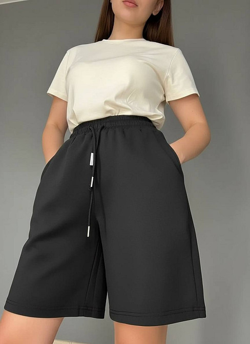 Шорти жіночі A-N 25178 трикотажні бермуди оверсайз до колін резинка на талії one size  чорні, чорний, one size Київ - фото 19