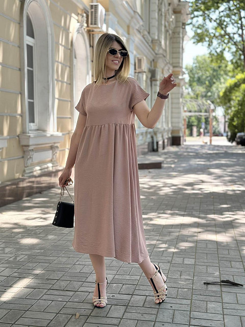 Летнее платье миди свободного кроя 
