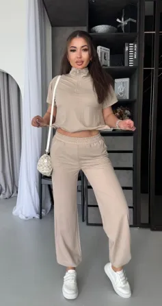 Костюм двійка універсальний літній комплект, який поєднує комфорт і сучасний стиль. Одеса