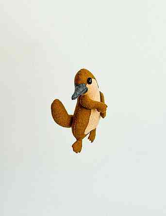 М’яка фетрова іграшка качкодзьоб ручної роботи – безпечна розвиваюча іграшка Київ