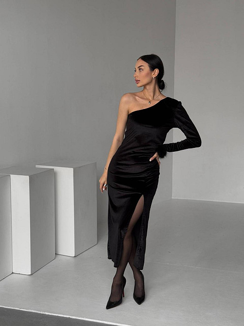 Женское элегантное платье на одно плечо с разрезом бархат 46/48 Одесса - изображение 3