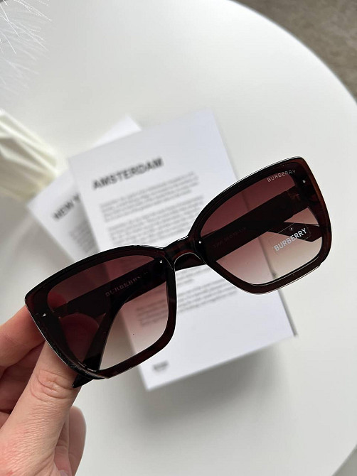 Окуляри унісекс Burberry – елегантність та універсальність Київ - фото 2