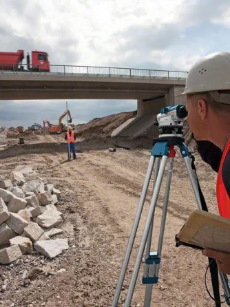 Профессиональный оптический нивелир Bosch Professional GOL 20 D в кейсе с штативом BT 160, линейкой GR 500 Киев