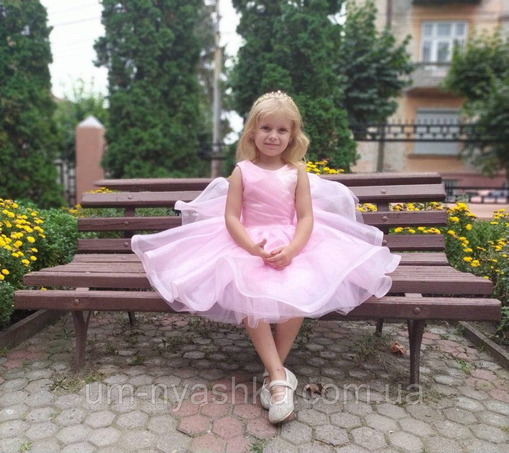 Розовое нарядное пышное платье 