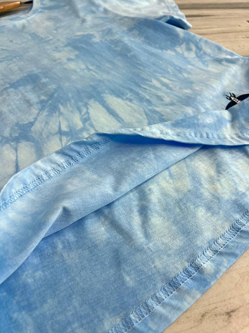 Футболка женская A-N 2539 вареная тай дай с вышивкой пчелкой one size голубая, голубой, one size Киев - изображение 13