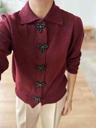 Жіночий укорочений кардиган з декоративними застібками у вигляді бантиків машинна вʼязка Одеса