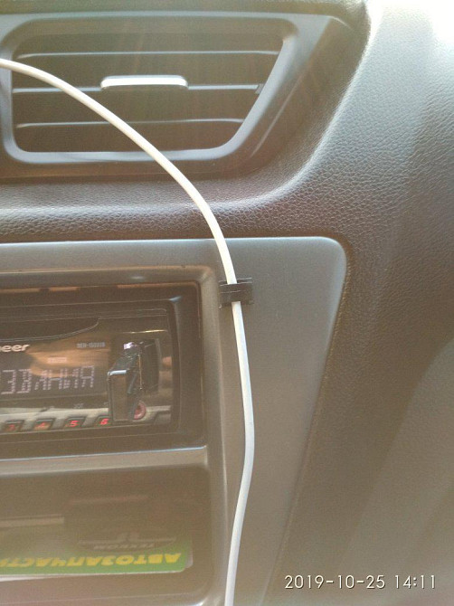 Тримачі дротів на панелі в авто Чорна Київ - фото 7