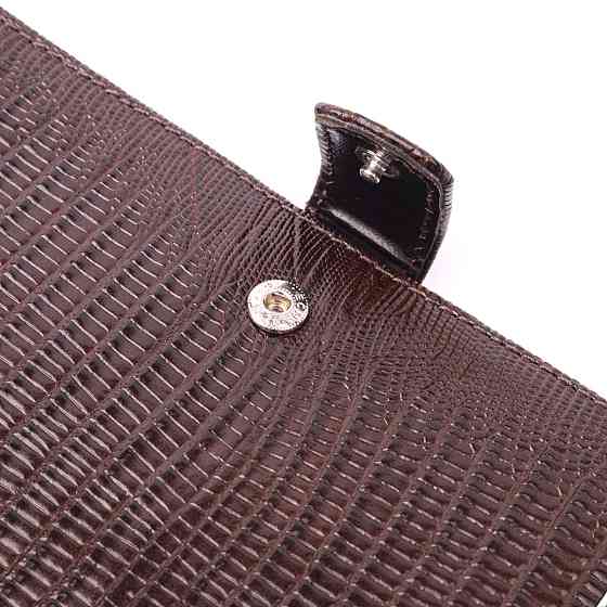 Лаковане чоловіче портмоне з хлястиком із натуральної фактурної шкіри KARYA 21194 Коричневий Київ