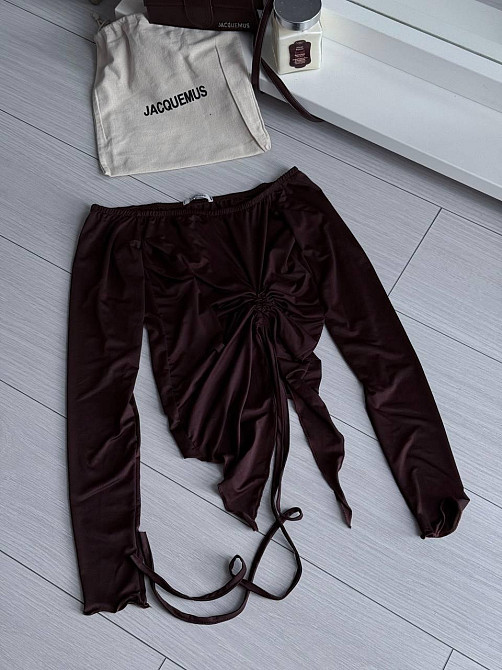 Женский базовый асимметричный лонгслив с открытыми плечами микромасло Одесса - изображение 4