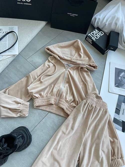 Женский прогулочный оверсайз костюм двойка: кофта и штаны турецкий велюр. Бежевый Одесса - изображение 9